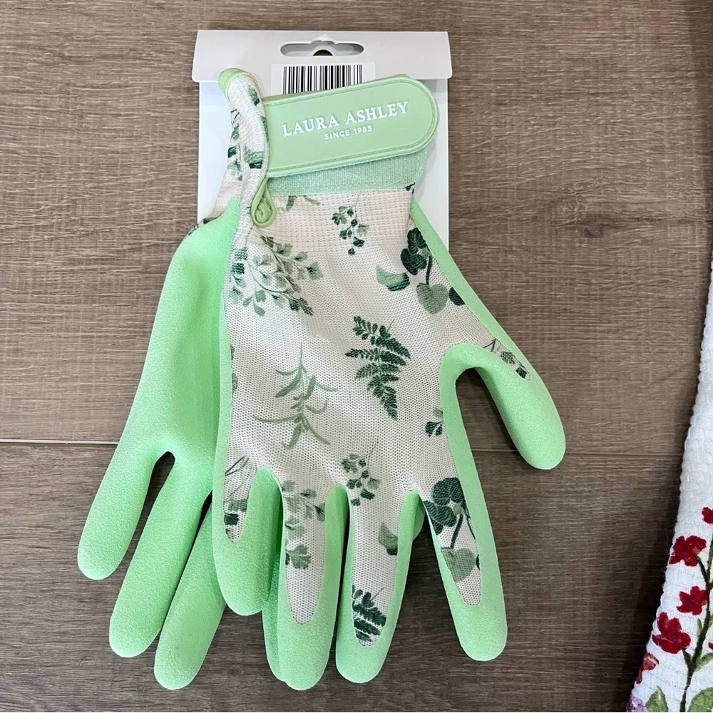 Bundle of Laura Ashley Gardening Gloves &‎ A Set of 2 Kitchen Aid Tea Towels NEW - Picture 4 of 9